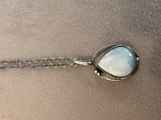 silver-moonstone-pend.-009JD